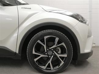 2016 Toyota C-HR - Thumbnail