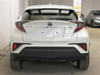 2016 Toyota C-HR - Thumbnail