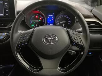 2016 Toyota C-HR - Thumbnail
