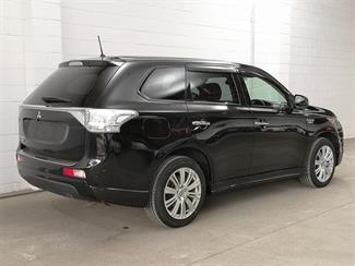 2014 Mitsubishi Outlander - Thumbnail