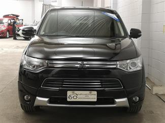 2014 Mitsubishi Outlander - Thumbnail