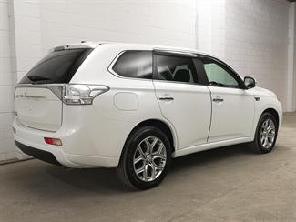 2014 Mitsubishi Outlander - Thumbnail