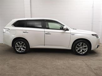 2014 Mitsubishi Outlander - Thumbnail