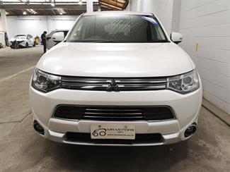 2014 Mitsubishi Outlander - Thumbnail