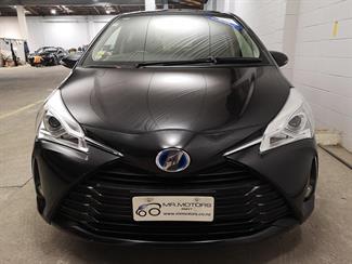 2017 Toyota Vitz - Thumbnail