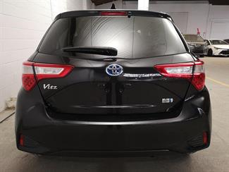 2017 Toyota Vitz - Thumbnail