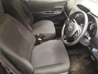 2017 Toyota Vitz - Thumbnail