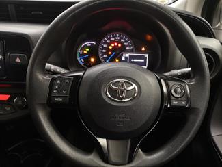 2017 Toyota Vitz - Thumbnail