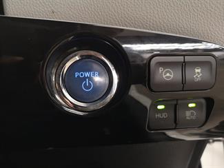 2016 Toyota Prius - Thumbnail