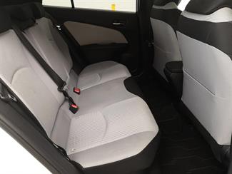 2016 Toyota Prius - Thumbnail