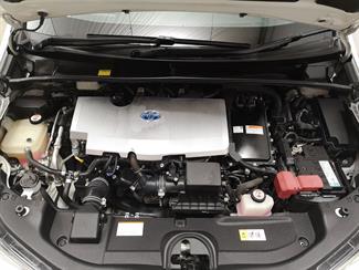 2016 Toyota Prius - Thumbnail