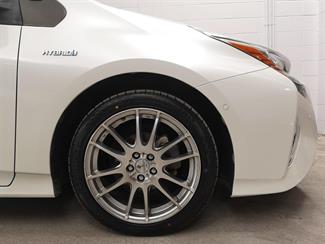 2016 Toyota Prius - Thumbnail