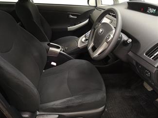 2013 Toyota Prius - Thumbnail