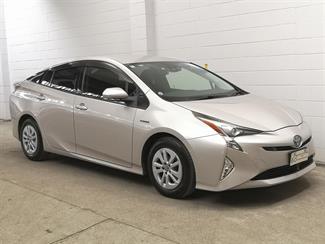 2017 Toyota Prius - Thumbnail