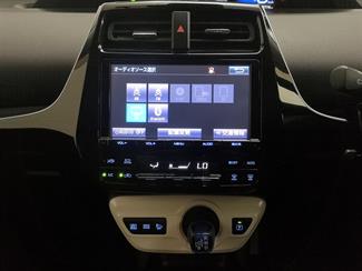 2017 Toyota Prius - Thumbnail