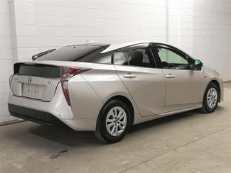 2017 Toyota Prius - Thumbnail
