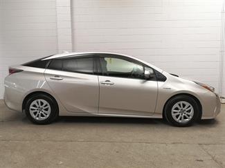 2017 Toyota Prius - Thumbnail
