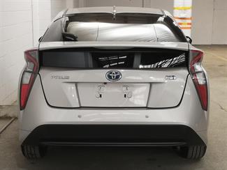 2017 Toyota Prius - Thumbnail