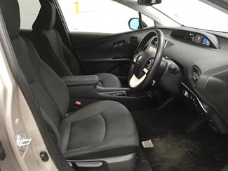 2017 Toyota Prius - Thumbnail