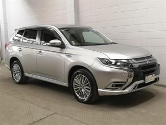 2018 Mitsubishi Outlander - Thumbnail