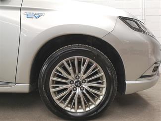 2018 Mitsubishi Outlander - Thumbnail