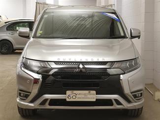 2018 Mitsubishi Outlander - Thumbnail