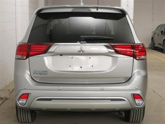 2018 Mitsubishi Outlander - Thumbnail