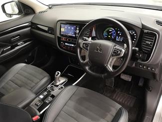 2018 Mitsubishi Outlander - Thumbnail