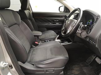 2018 Mitsubishi Outlander - Thumbnail