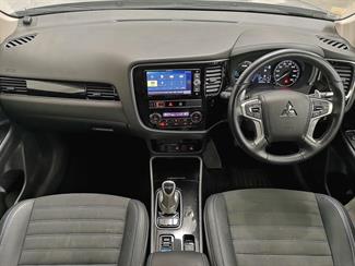 2018 Mitsubishi Outlander - Thumbnail