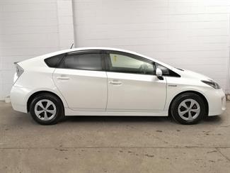 2013 Toyota Prius - Thumbnail