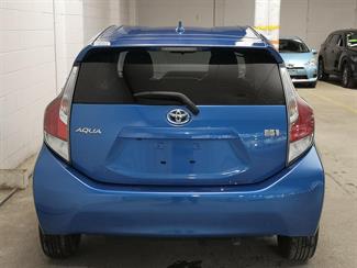 2015 Toyota Aqua - Thumbnail