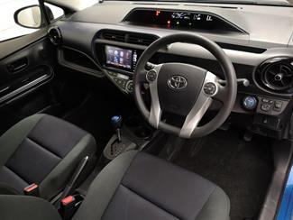 2015 Toyota Aqua - Thumbnail