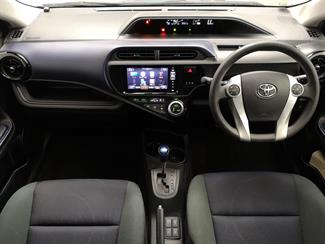2015 Toyota Aqua - Thumbnail