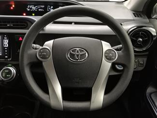 2015 Toyota Aqua - Thumbnail