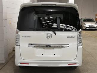 2013 Honda Stepwagon - Thumbnail