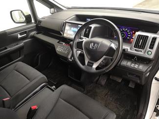 2013 Honda Stepwagon - Thumbnail