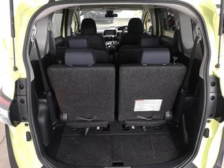 2015 Toyota Sienta - Thumbnail