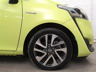 2015 Toyota Sienta - Thumbnail