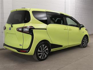 2015 Toyota Sienta - Thumbnail