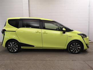 2015 Toyota Sienta - Thumbnail