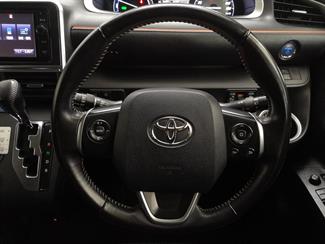 2015 Toyota Sienta - Thumbnail
