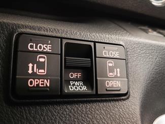 2017 Toyota Sienta - Thumbnail