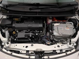 2017 Toyota Sienta - Thumbnail