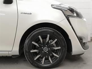 2017 Toyota Sienta - Thumbnail