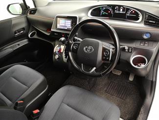 2017 Toyota Sienta - Thumbnail
