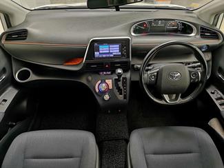 2017 Toyota Sienta - Thumbnail