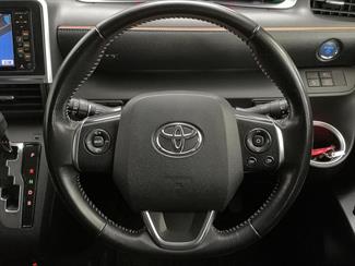 2017 Toyota Sienta - Thumbnail