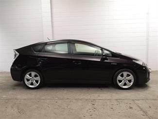 2015 Toyota Prius - Thumbnail