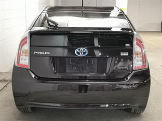2015 Toyota Prius - Thumbnail
